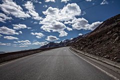 川藏線(xiàn)旅游包車(chē)有哪些注意事項呢
