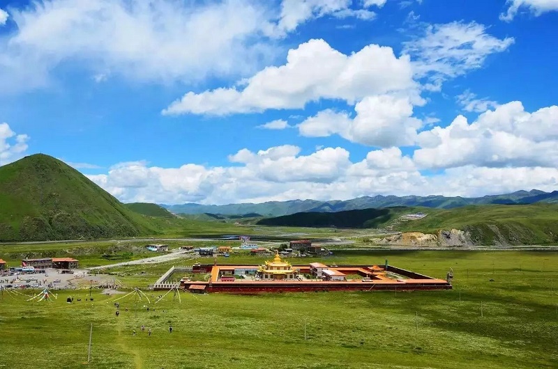 國慶去哪里玩，成都租車(chē)自駕去川西，一個(gè)景色媲美西藏的地方